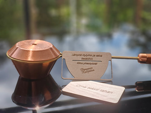 Puukortti kaiverruksella